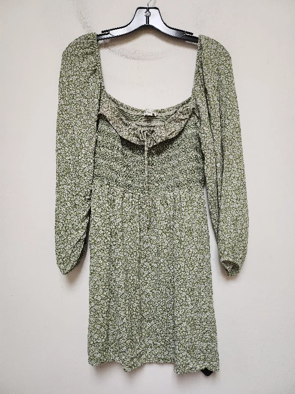 Dress Casual Short By American Eagle In Green, Size: M